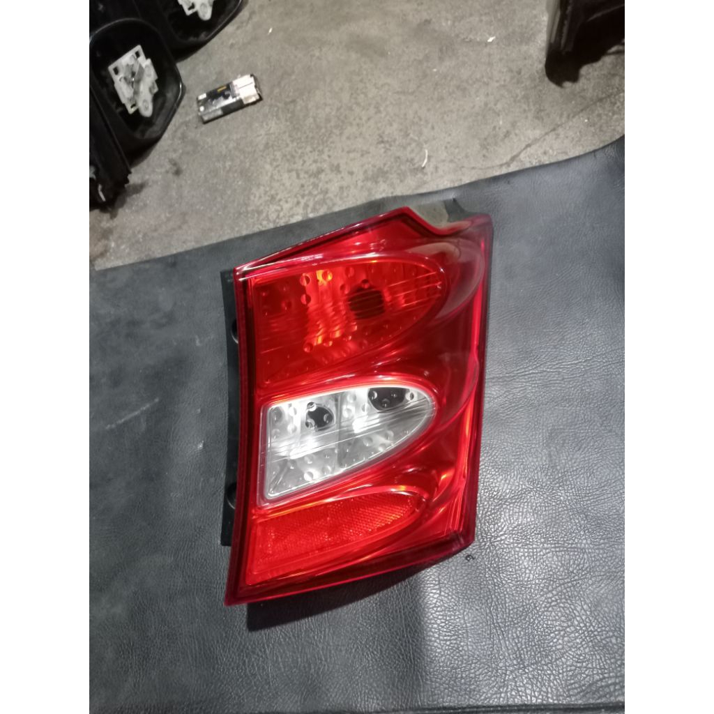 stoplam lampu belakang Honda Freed