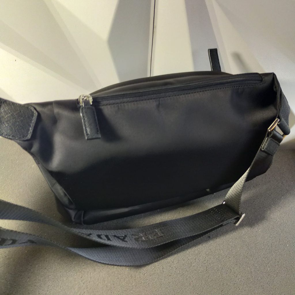 Tas selempang pria wanita re-nilon