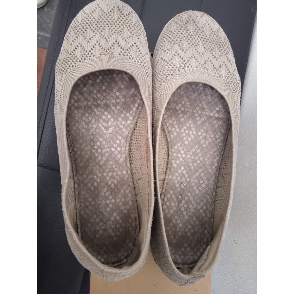 Preloved Skechers Cleo Taupe 37