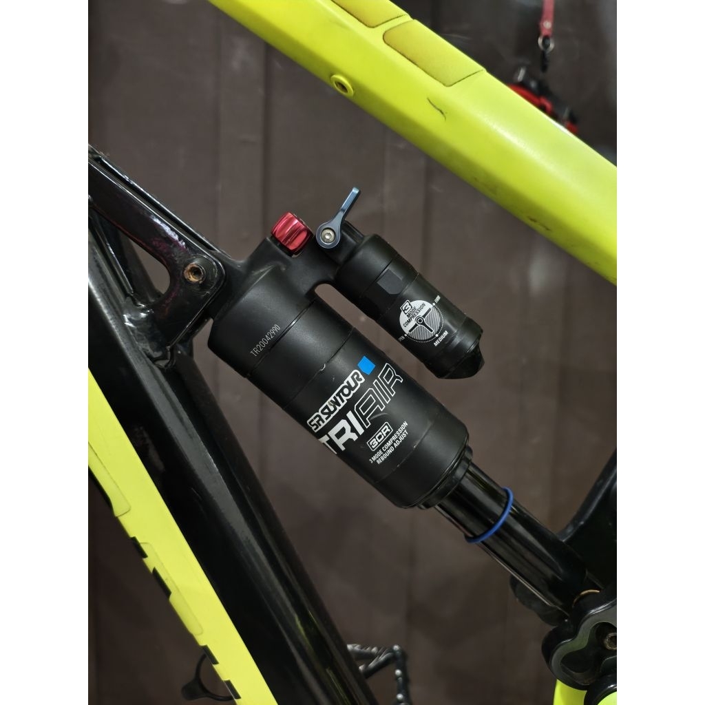 sepeda thrill ricochet T160