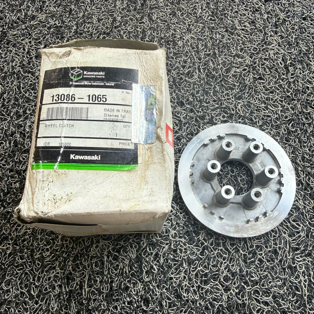 Dudukan Kampas Kopling Rumah Kampas Kopling Kaki 4 Kaze Original Kawasaki 13086-1065