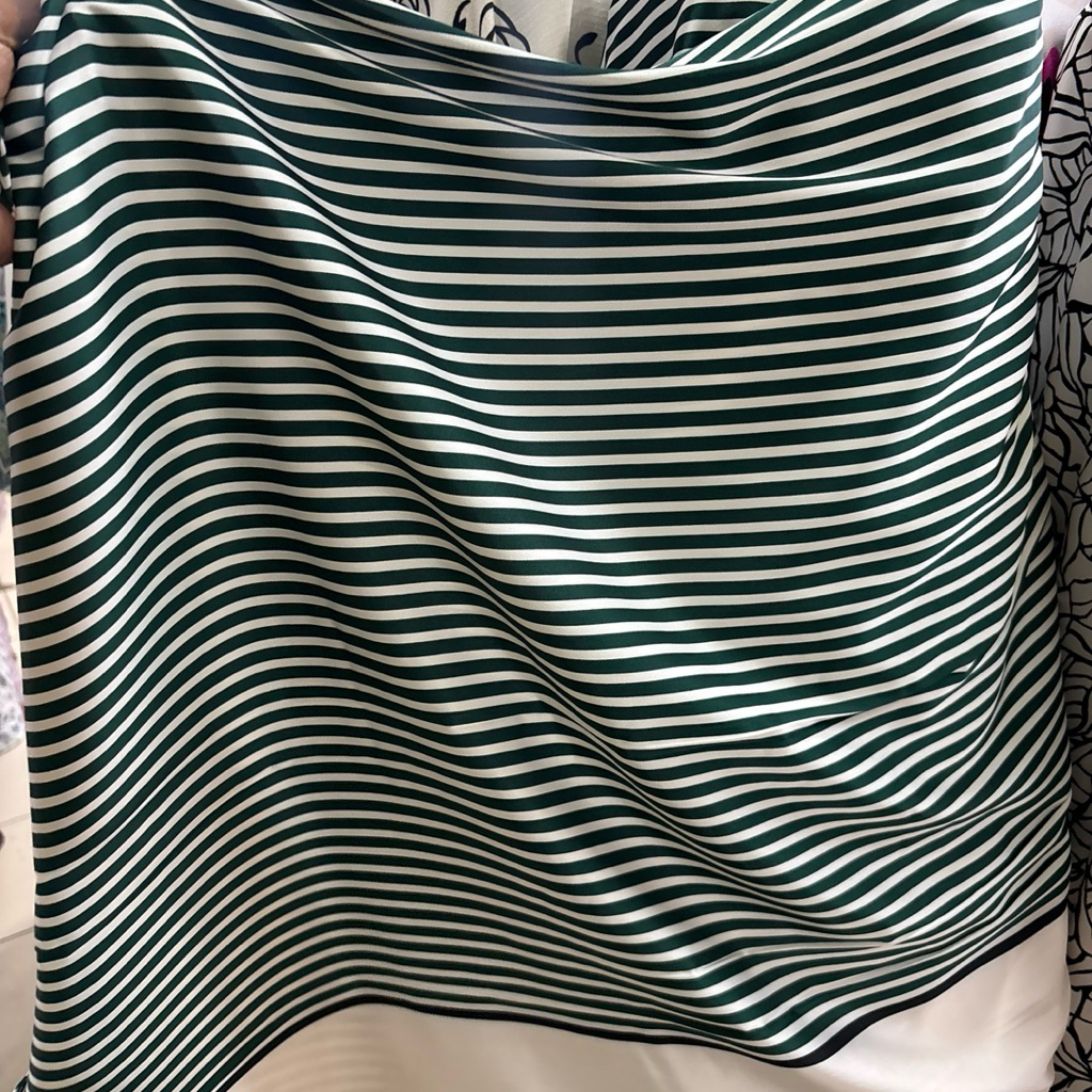 Kain Satin Silk Motif Garis Stripe Hijau Putih - Bahan Silk Premium Mewah & Glowing - Meteran Untuk 