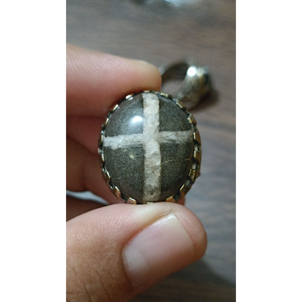 Batu Tapak Jalak Jumbo Garis Tebal Tembus Senter