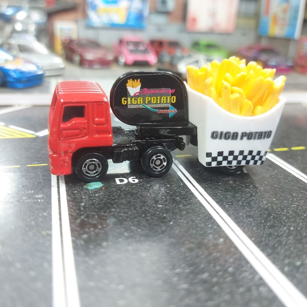 Tomica Isuzu Giga Potato Loose Red