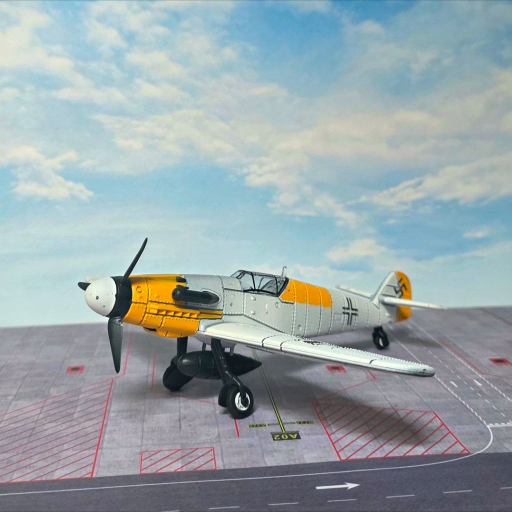 Diecast pesawat/Miniatur pesawat Tempur BF-109 German WW2 dengan Winter Camo