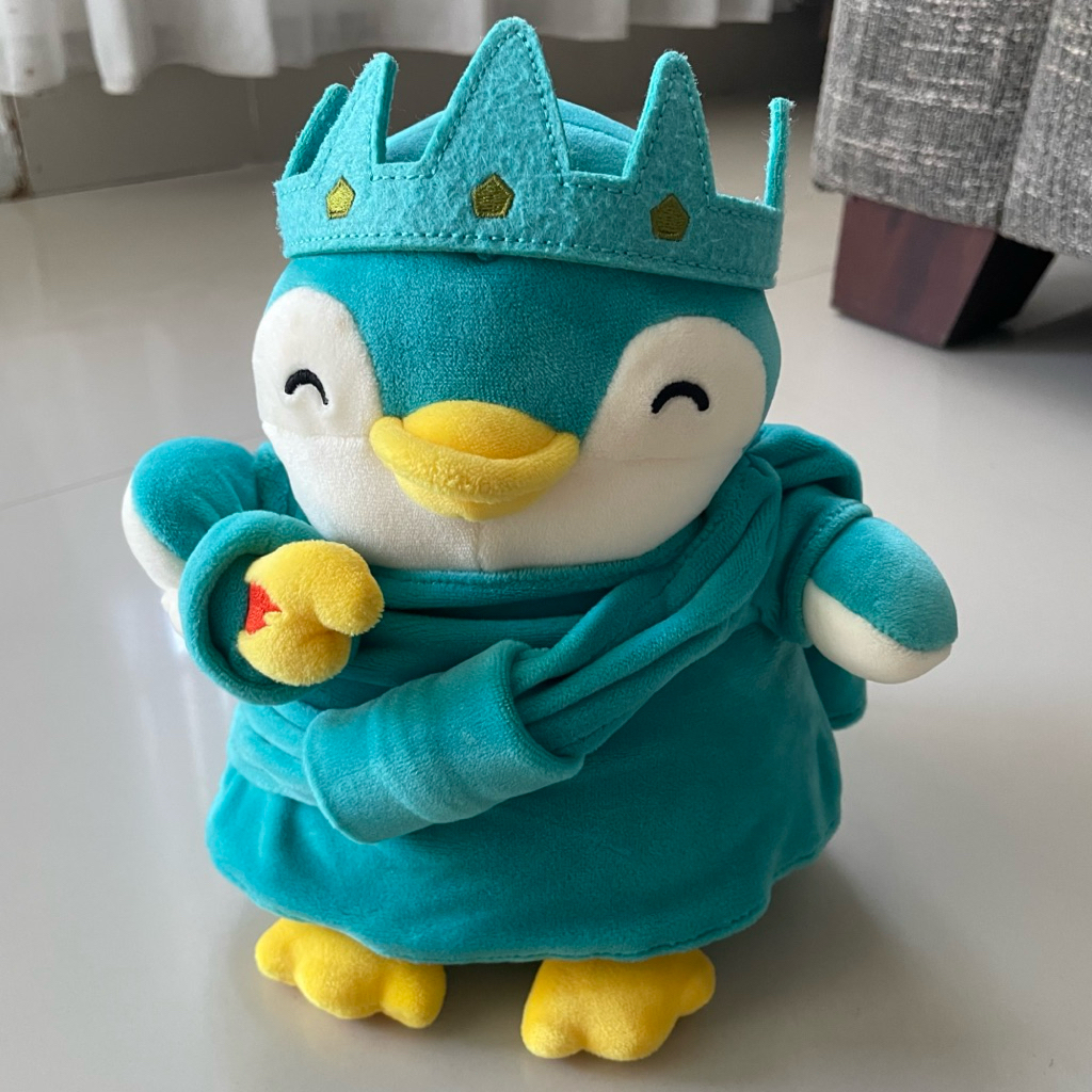 Preloved Miniso Boneka Pinguin Crown