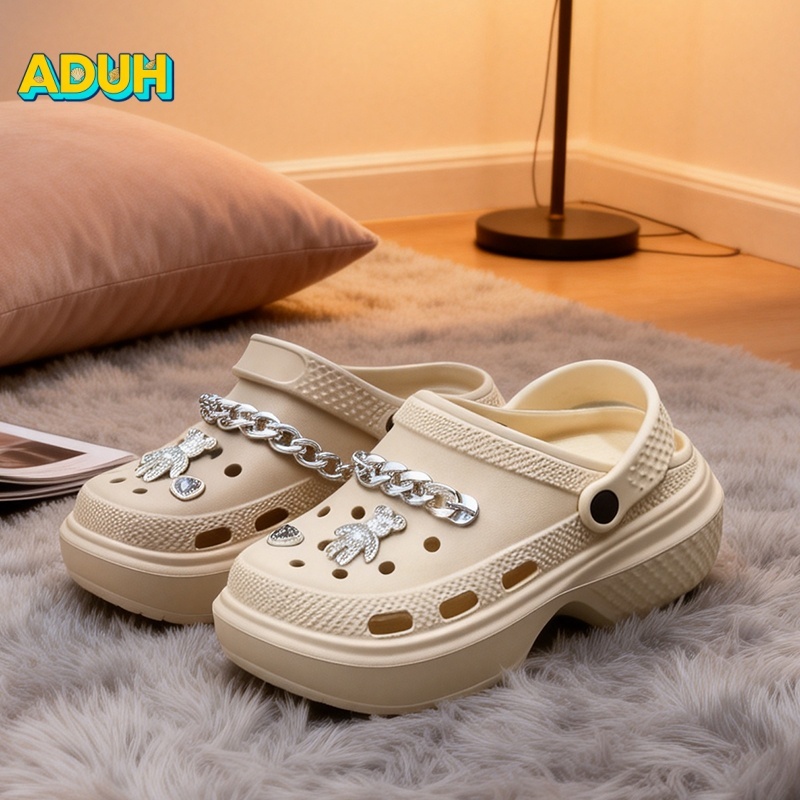 ADUH-Sandal Crocs Wanita Wedges Fashion Lucu dengan Hiasan Rantai Kartun Viral TikTok