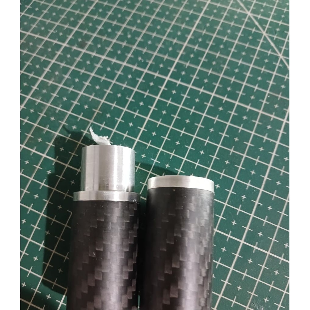 Tutup srombong carbon bahan dural