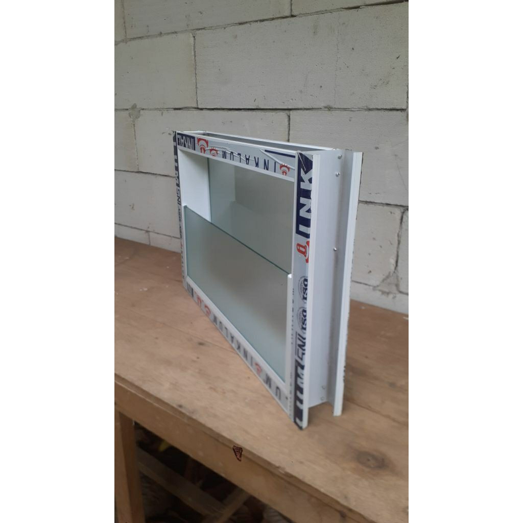 jendela boven kaca zigzag ukuran 40x60