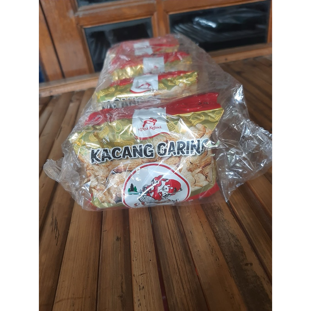 Dua Kelinci Kacang Kulit Renceng