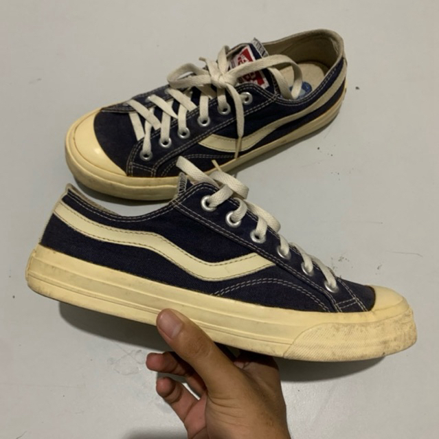 sepatu ventela low second 42 / 27,4 cm