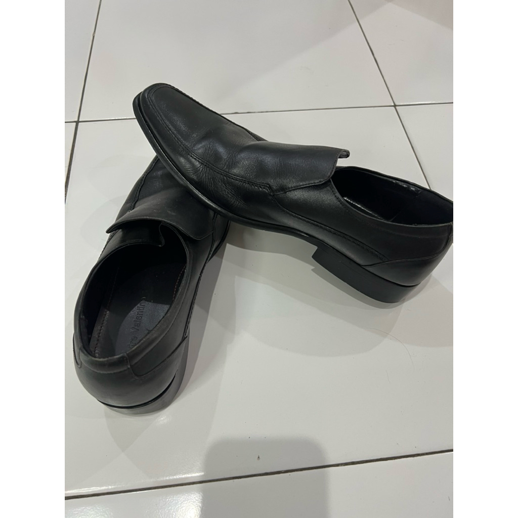 Sepatu ANDRE VALENTINO 42