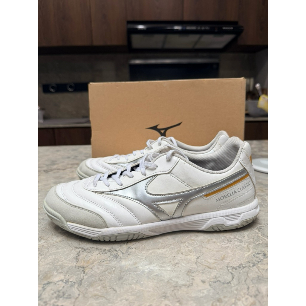 Sepatu Laki-laki Futsal Morelia Sala Classic in Mizuno