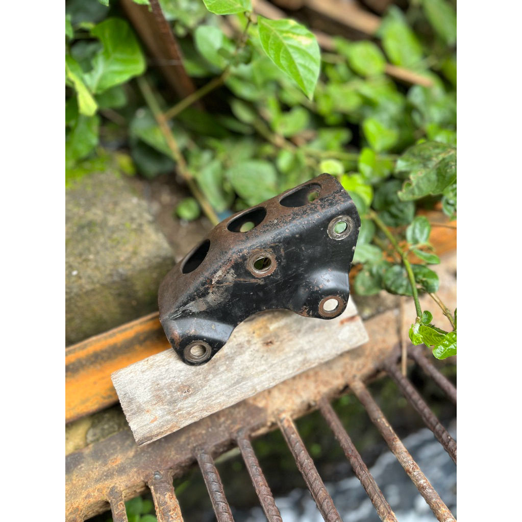 pangkon mesin megapro