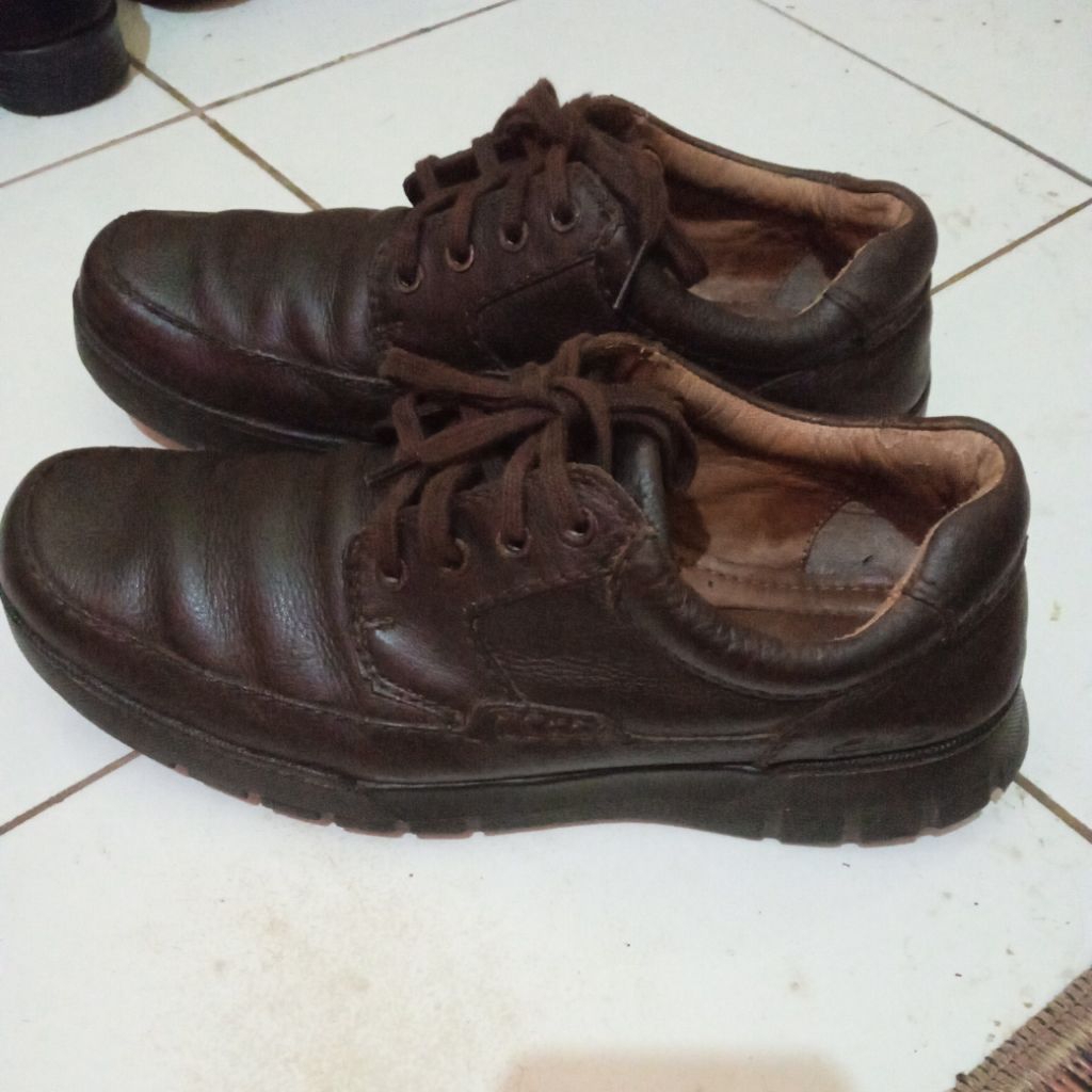 sepatu kulit clarks soft tread original second size 41-42.sip-on