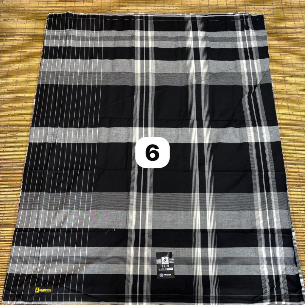 SARUNG MANGGA GOLD Katun Premium Hitam Putih | Motif Elegan | 130x105 cm | Nyaman & Adem