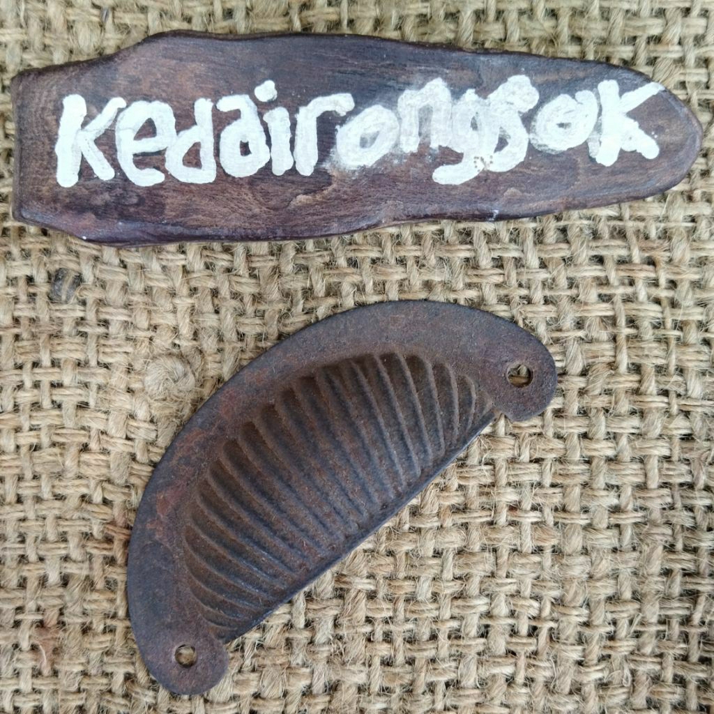 handle laci antik lemari lama..original barang tua