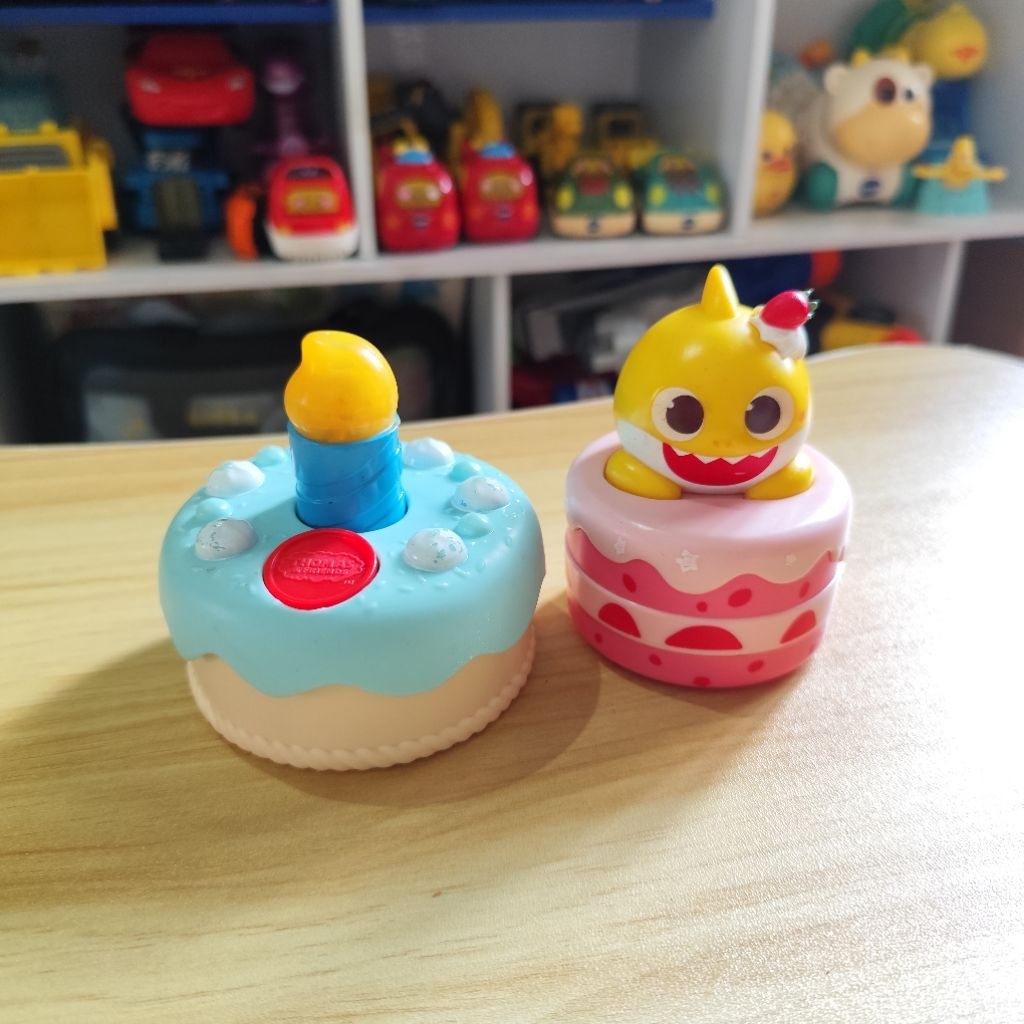 PRELOVED MAINAN KUE THOMAS BABY SHARK CAKE