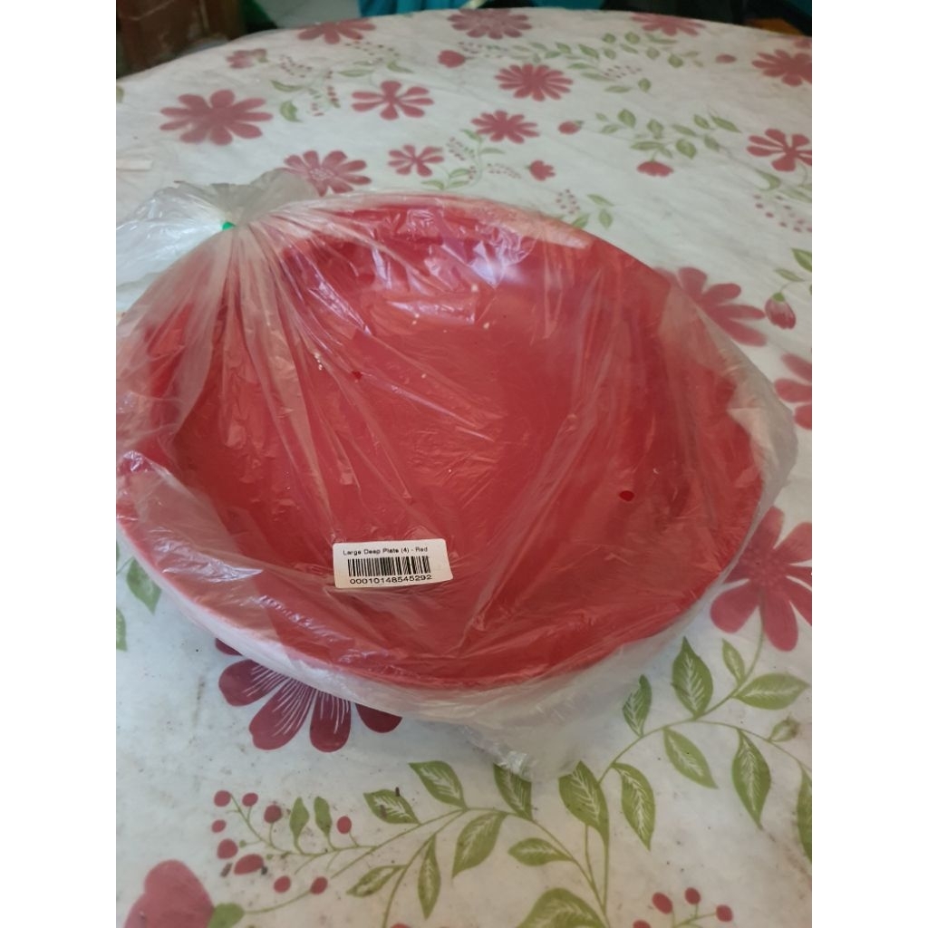Tupperware large deep plate red