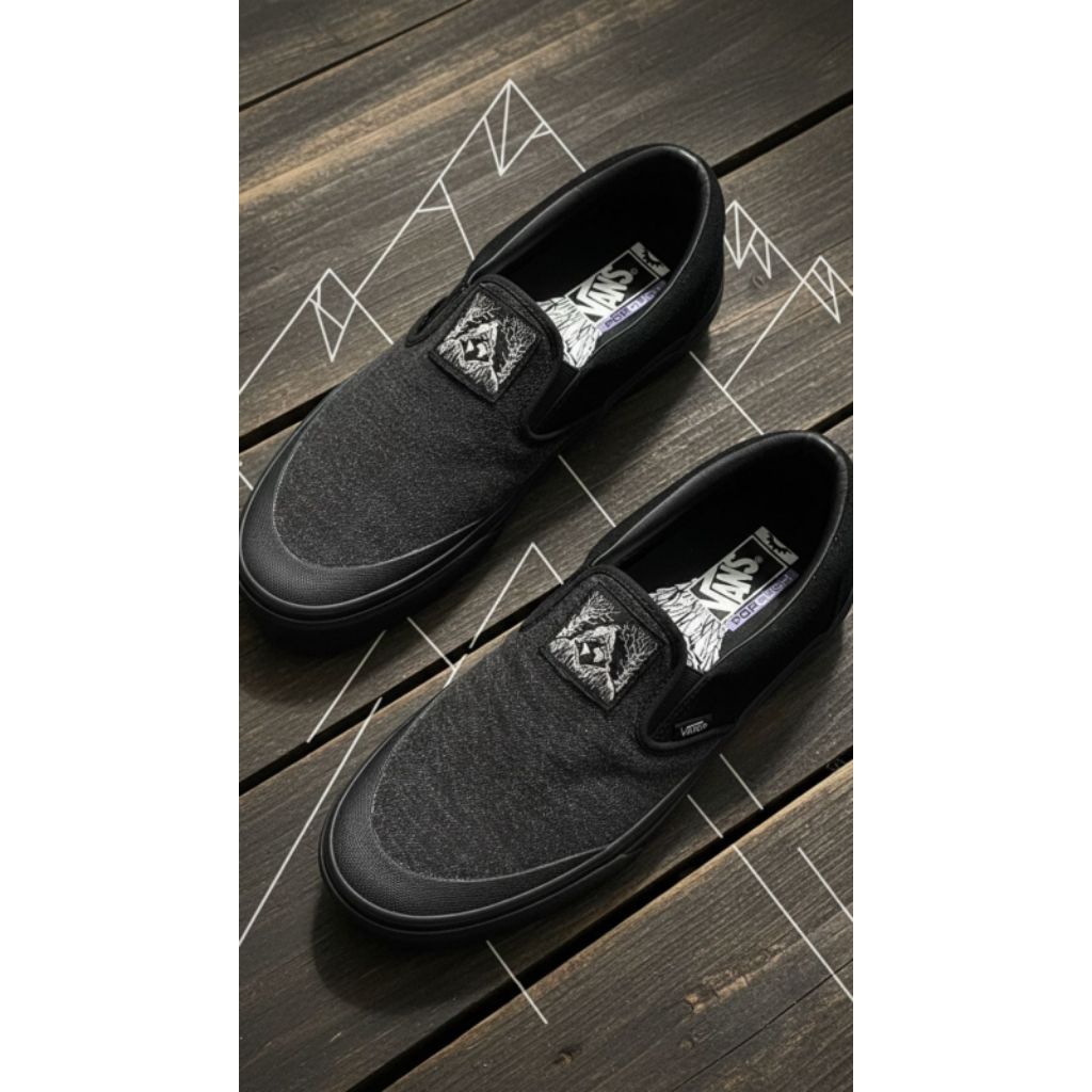 sepatu Vans BMX Slip-On "Fast and Loose" berwarna hitam dengan insole PopCush. 