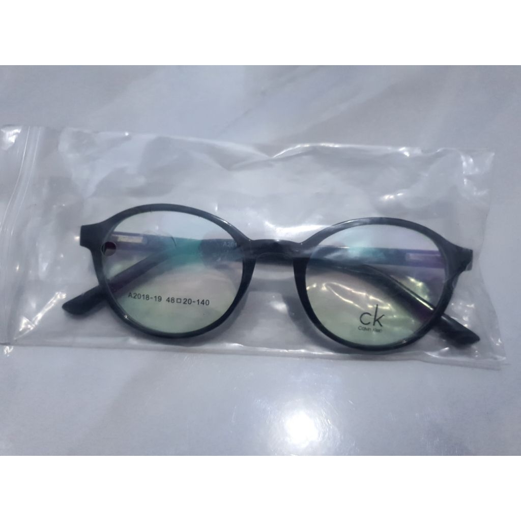 Kacamata radiasi bahan bagus made in Italy