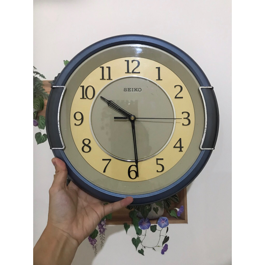 Jam Dinding Seiko bekas pakai orang