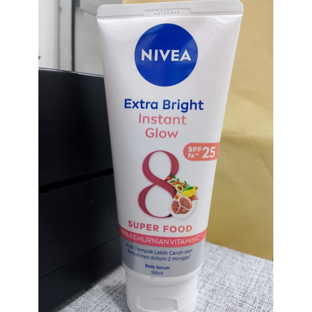 Az- Nivea Extra Bright Instant Glow Body Serum 180 ml