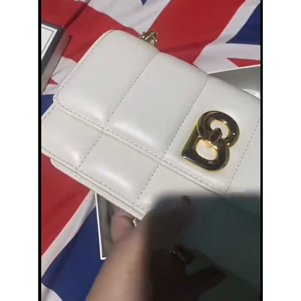 prelove tas dan jilbab Buttonscarves