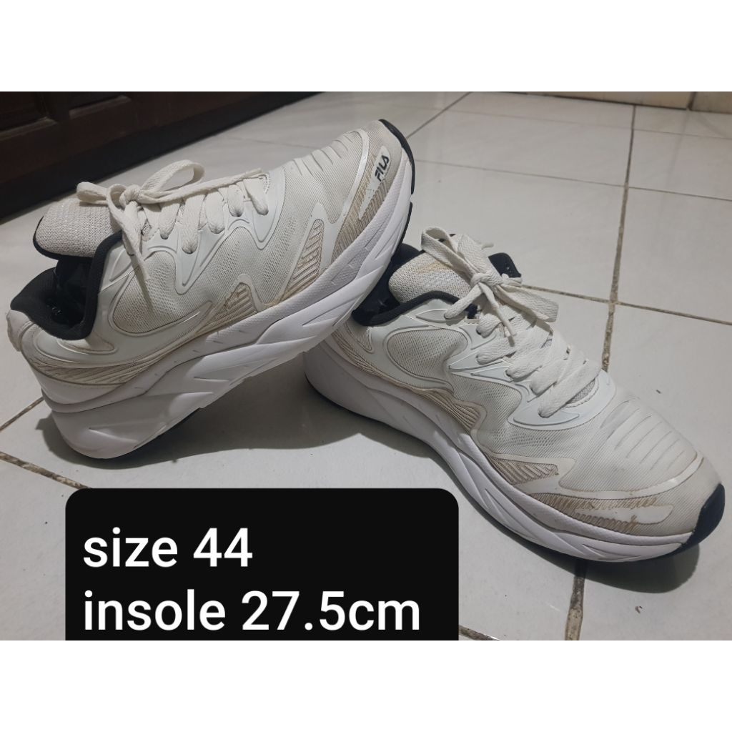 SepatuRunningFILA