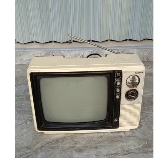 tv jadul antik national vintage pajangan