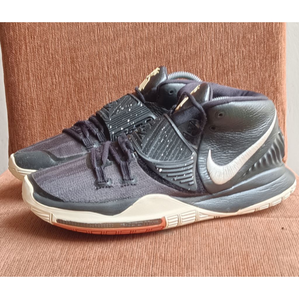 kyrie 6 jet black size 43