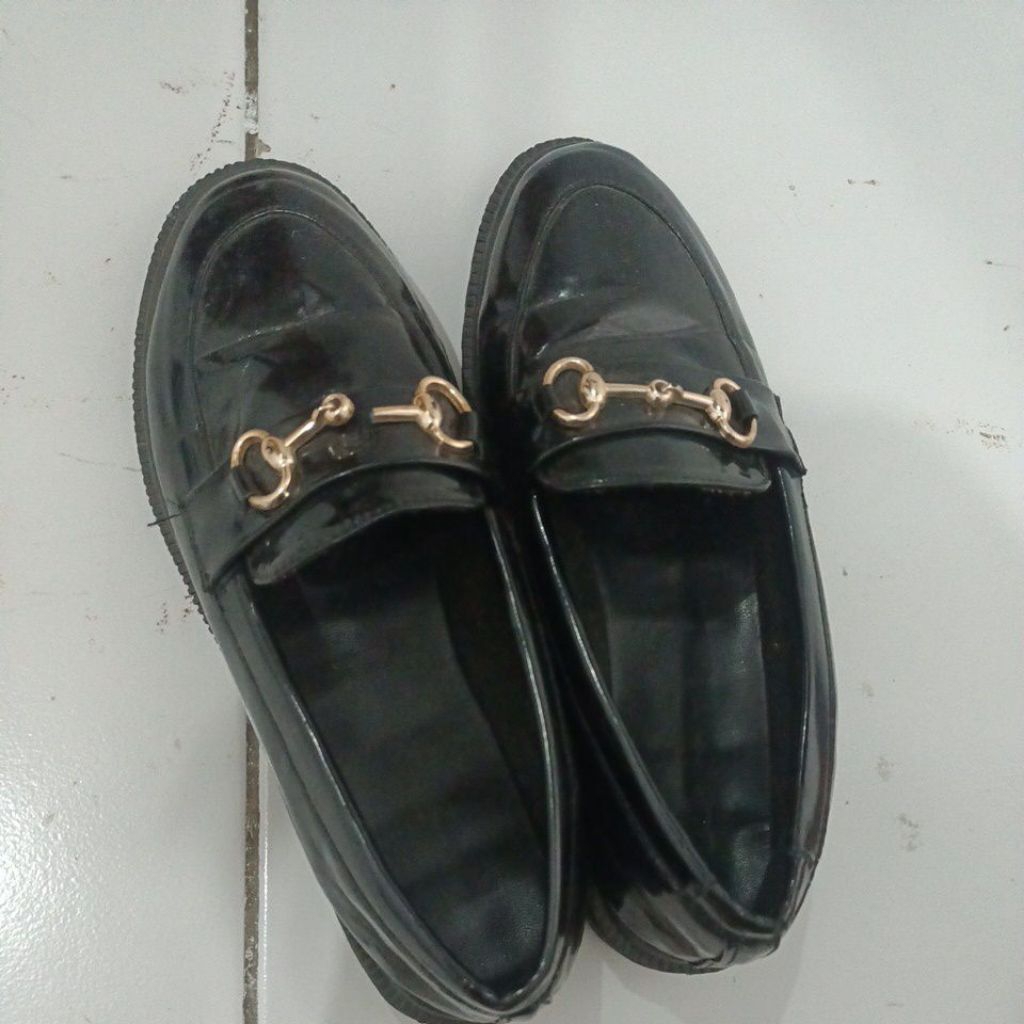 preloved sepatu docmart