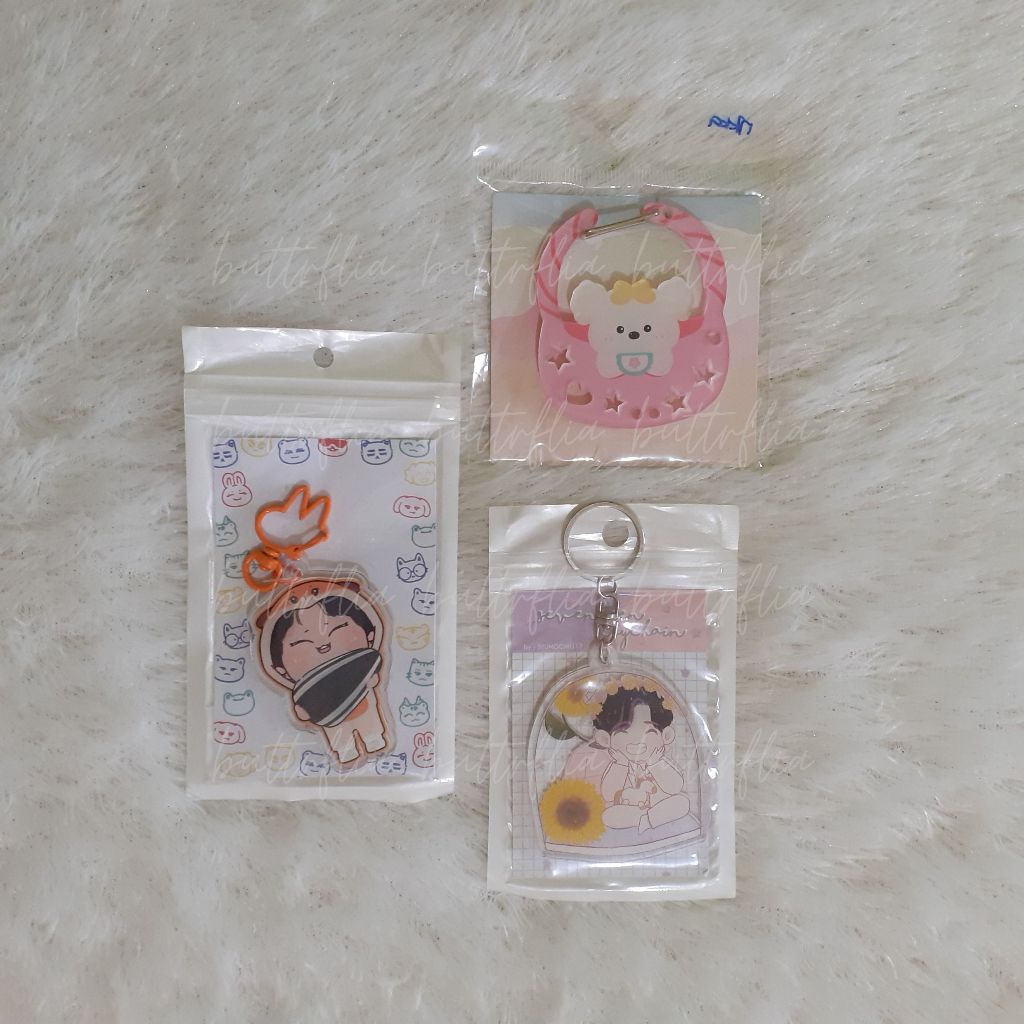 Seventeen Keychain n Carabiner