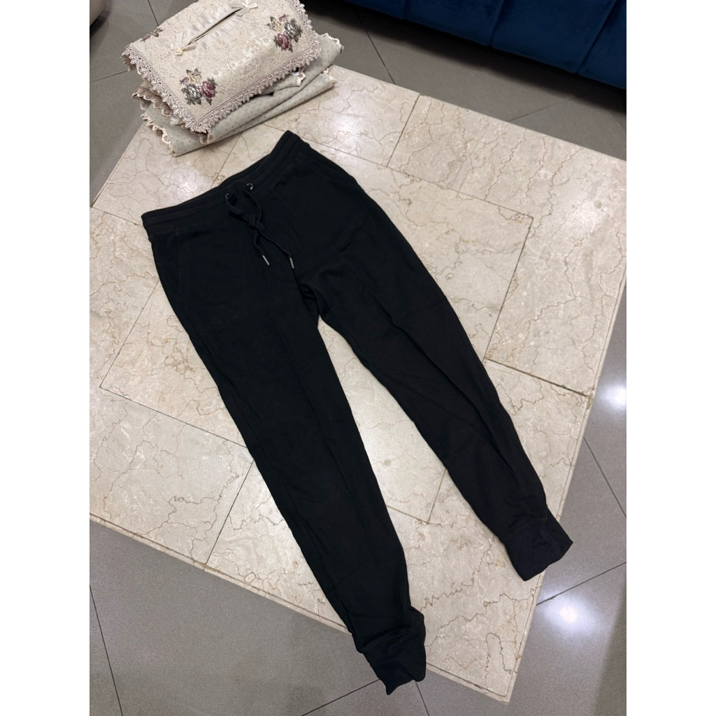 UNIQLO JOGGER PANTS BLACK