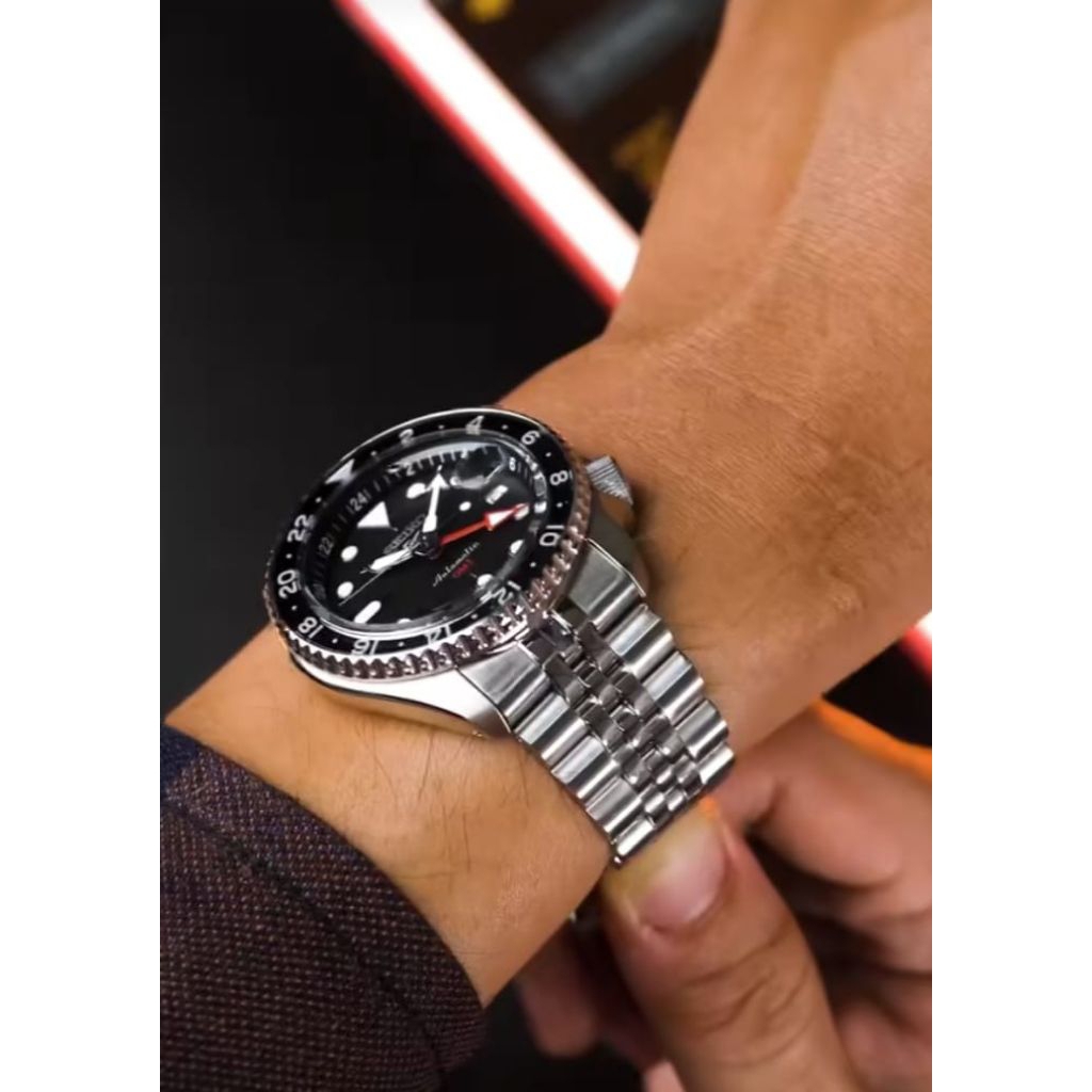 Jam Tangan Pria Seiko 5 Sports SSK001K1 SKX Sports Style GMT Black Grape Automatic Black