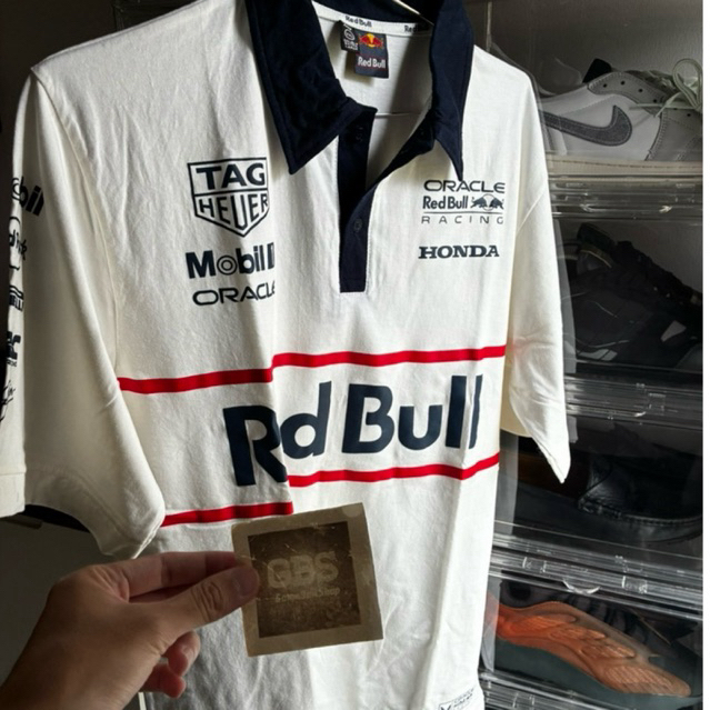 Red Bull Racing F1 Heritage Team Polo Shirt - Egret Replica Merchandise F1 Formula Kaos Polo Pria