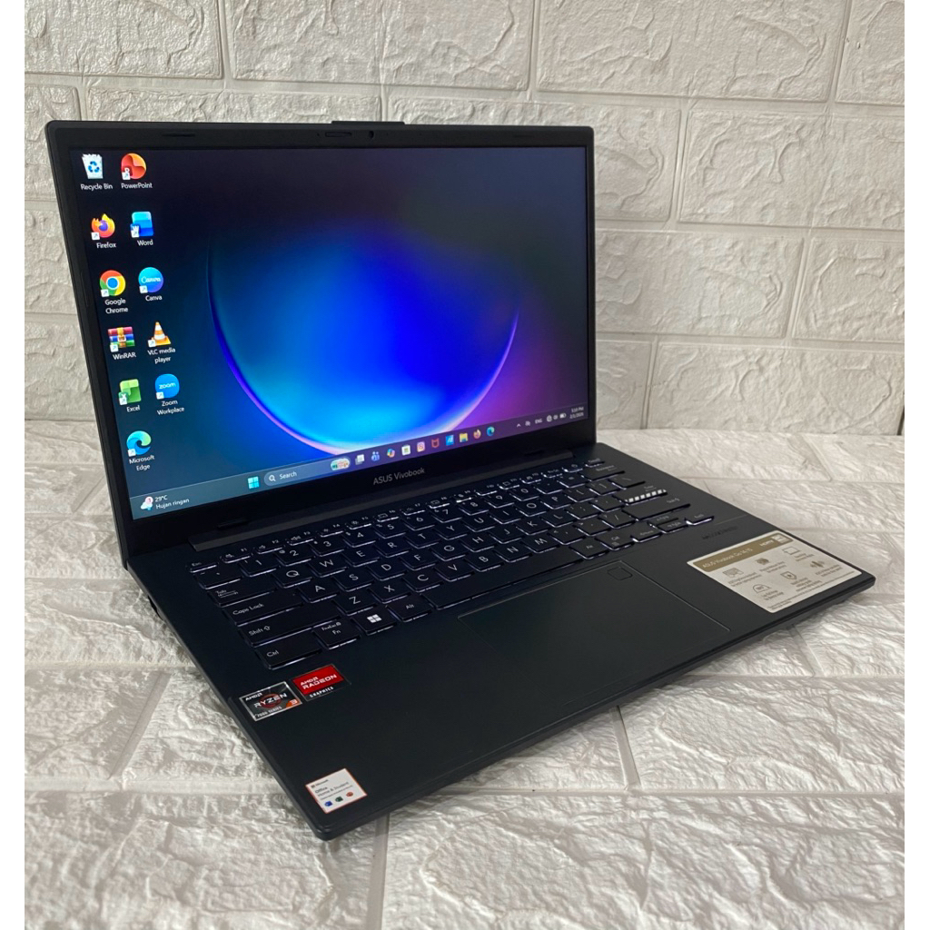 Asus Vivobook  E1404F Ryzen 3 7320