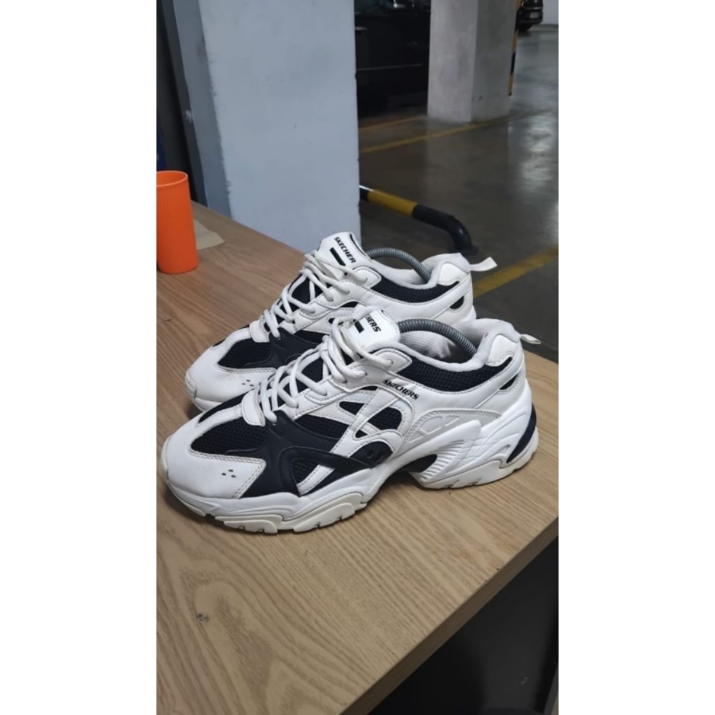 Sepatu Skechers 41,5