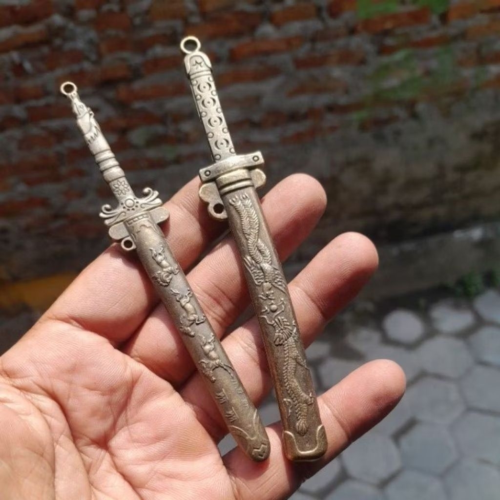 gantungan kunci /pajangan pedang tradisional china perungguh