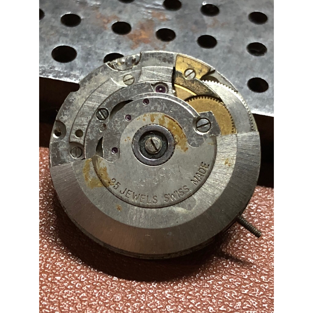 mesin jam tangan  original titoni kondisi lengkap dan perlu di servis saja