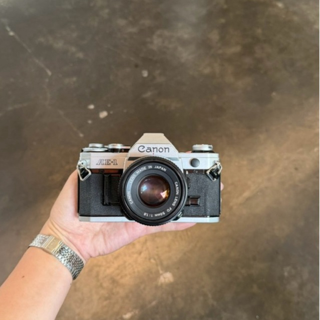 Canon AE-1 Silver dan Lensa Canon New FD 50mm F1.8 kamera analog