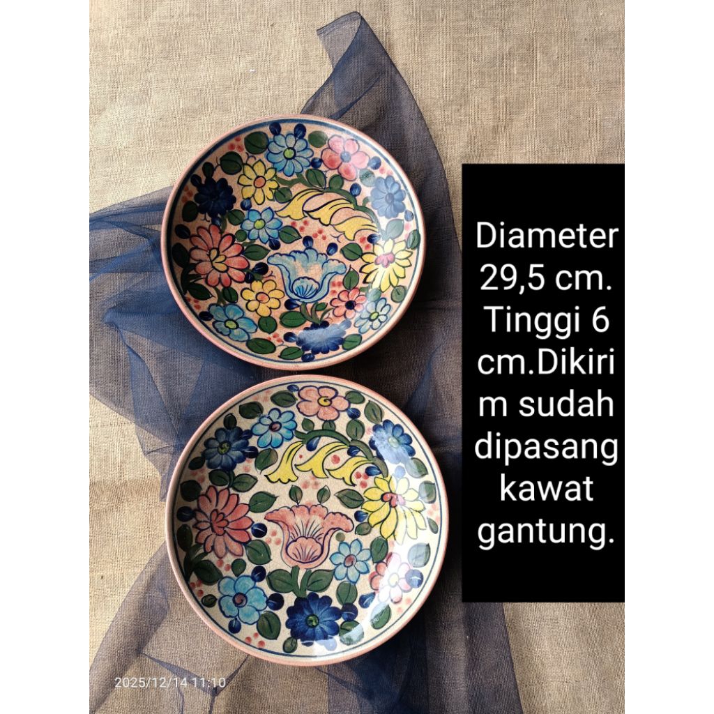 Diameter 29 cm an 2 buah piring keramik lukis motif bunga warni untuk dekorasi hiasan dinding