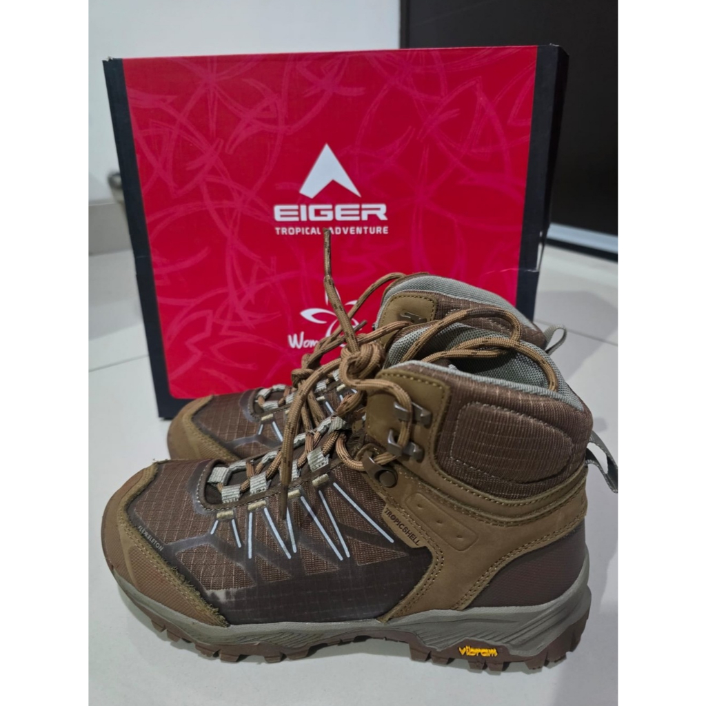 (PRELOVED) Sepatu Trekking wanita / Sepatu Hiking Wanita / Sepatu Gunung / Sepatu Outdoor