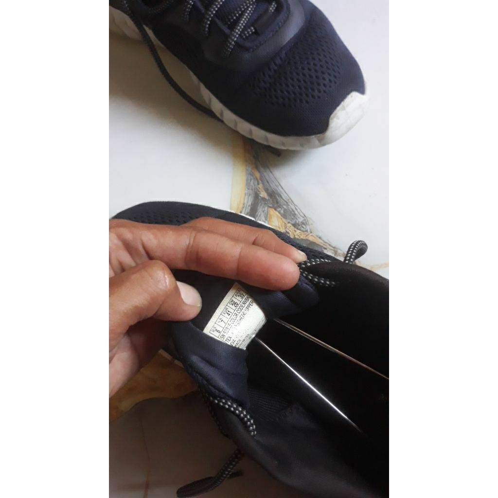sepatu skechers original.pria size 41.warna biru navy.( biru doker) sol putih.