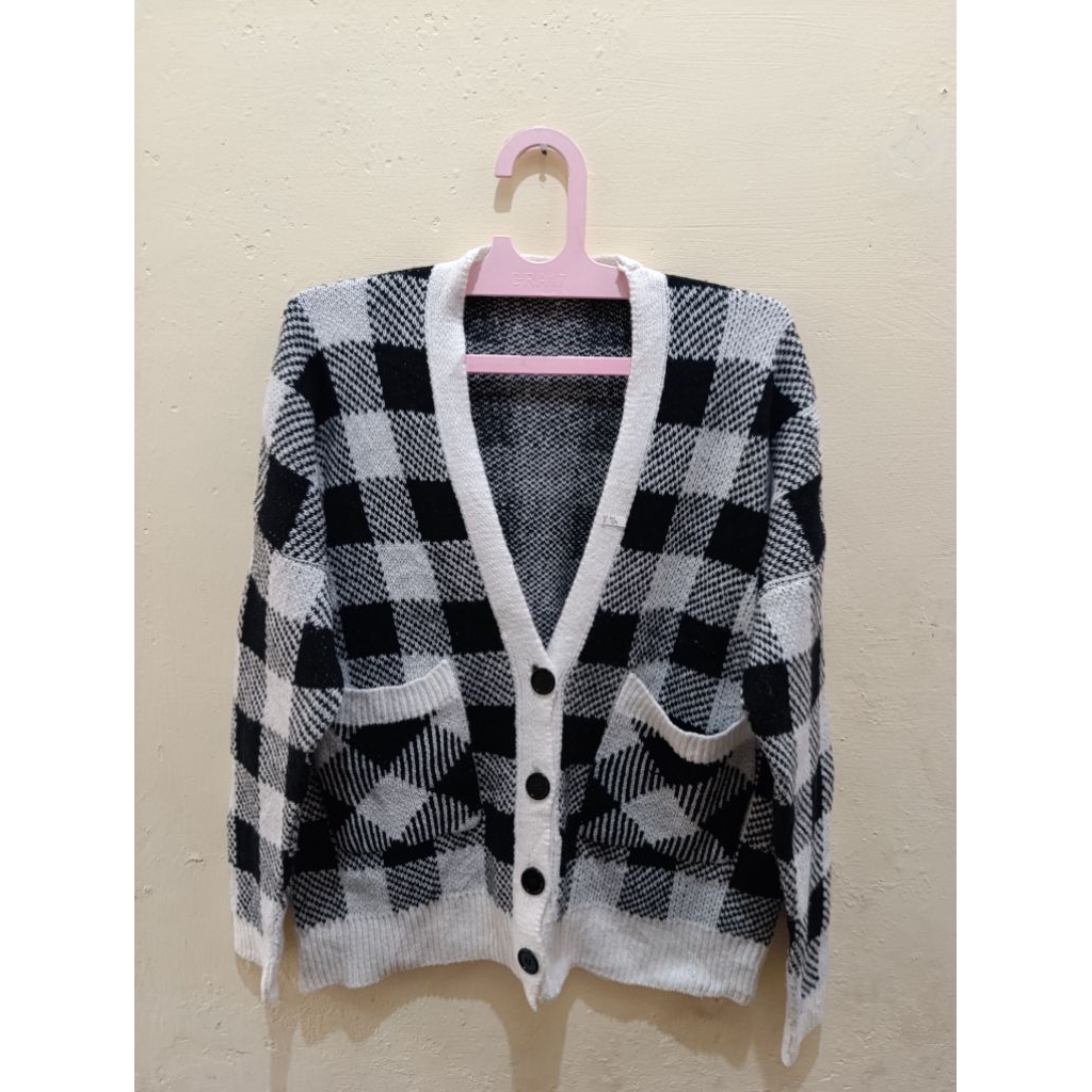 Cardigan motif kotak kotak