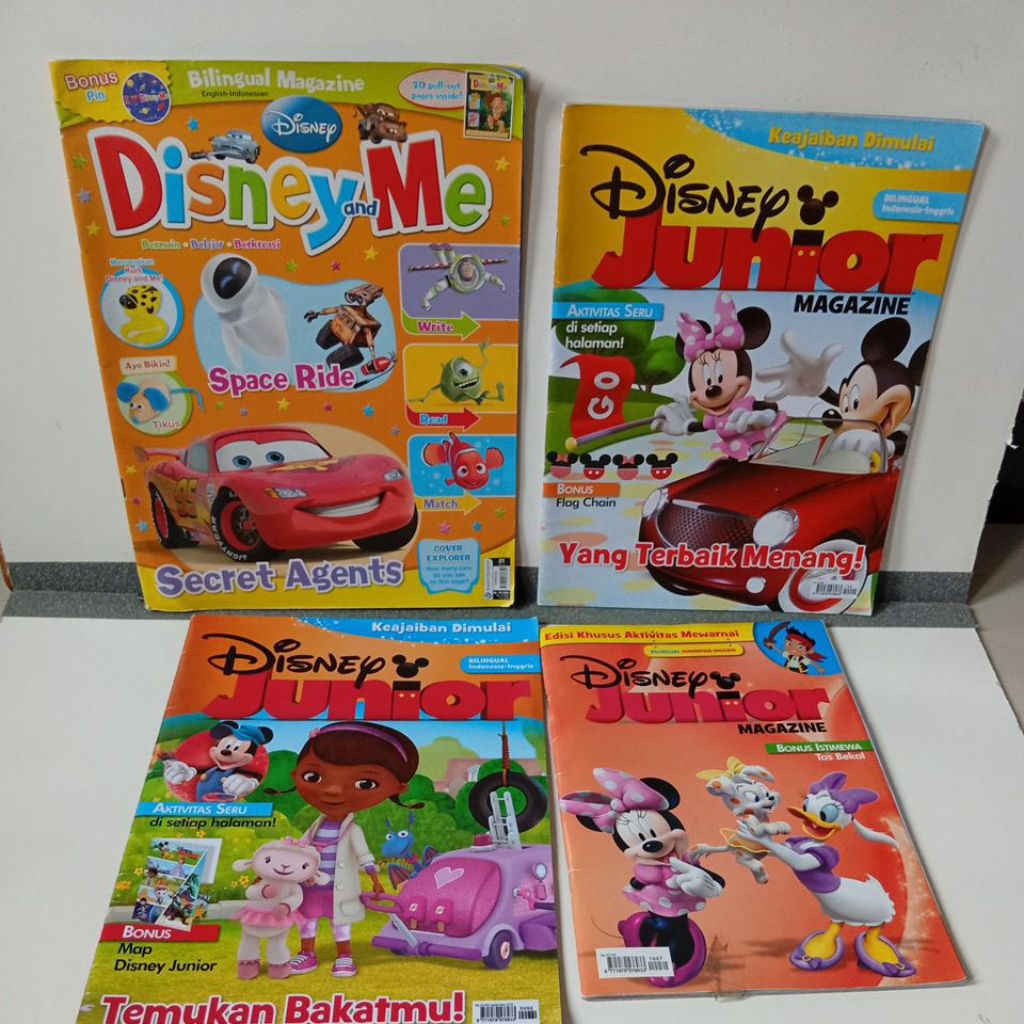 Majalah disney magazine Junior dan buku aktivitas anak
