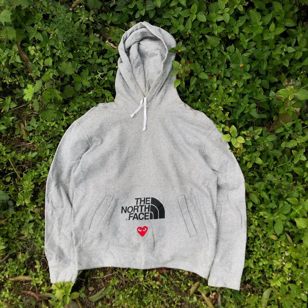 PLAY COME DES GARCONS X THE NORTH FACE HOODIE GREY SS21