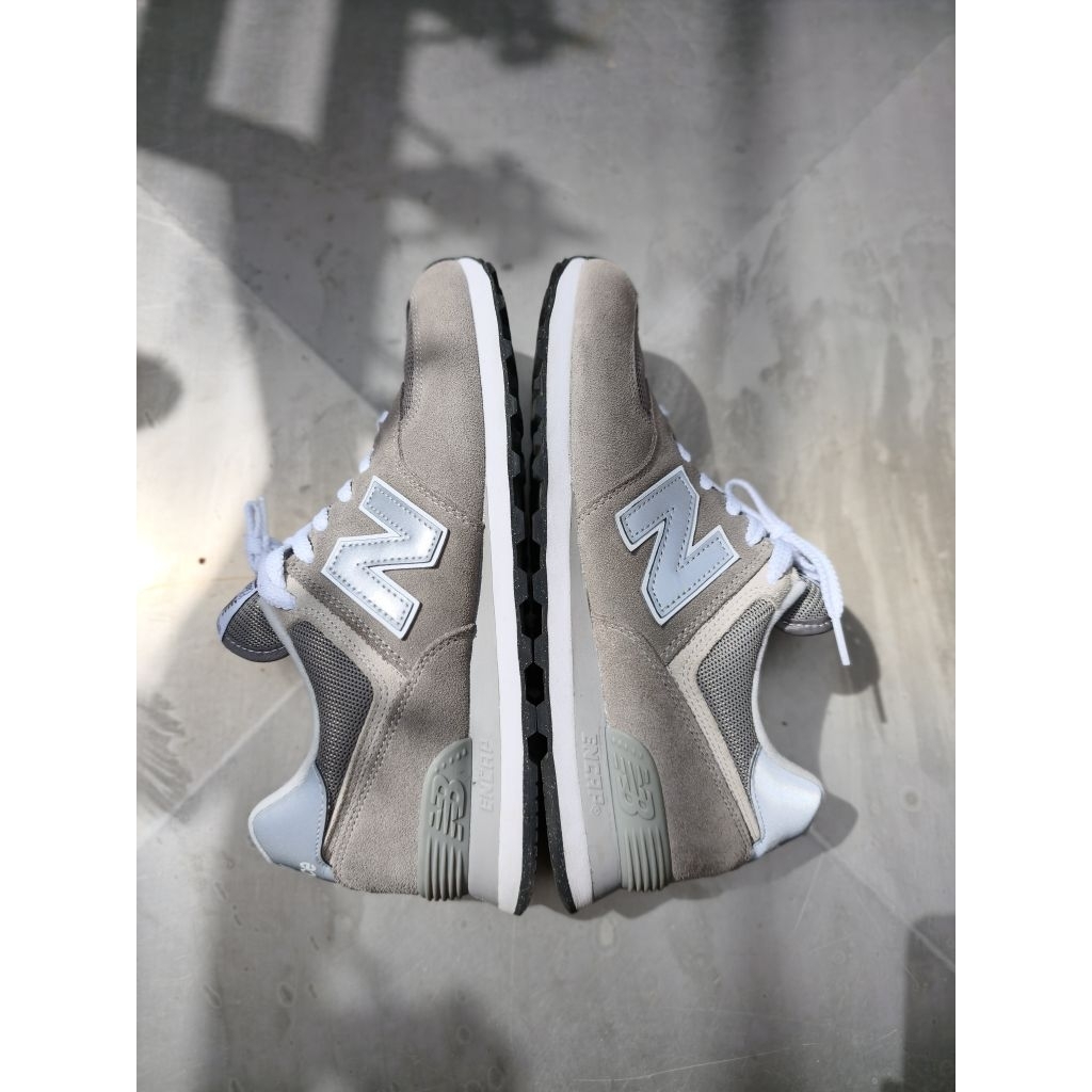 Preloved New Balance 574 Classic Grey size 42.5