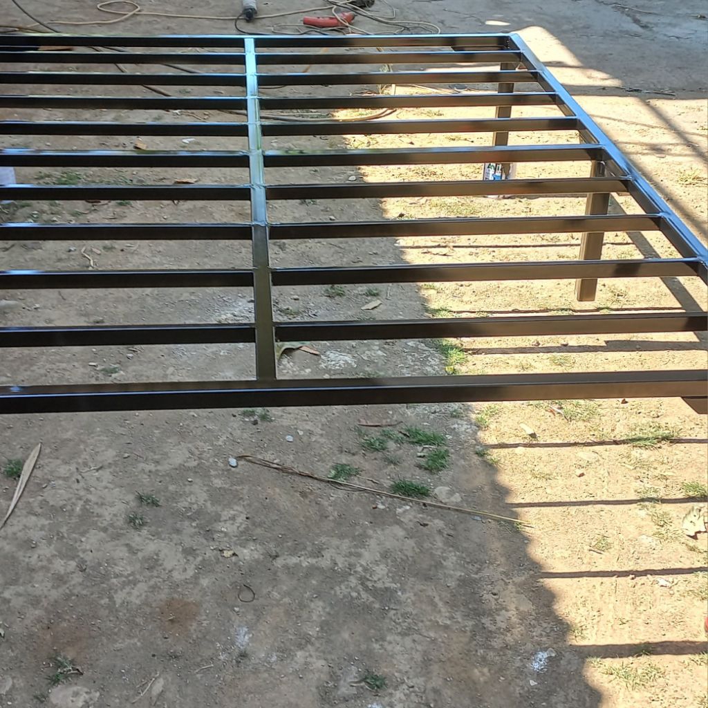 dipan besi kuat kokoh minimalis