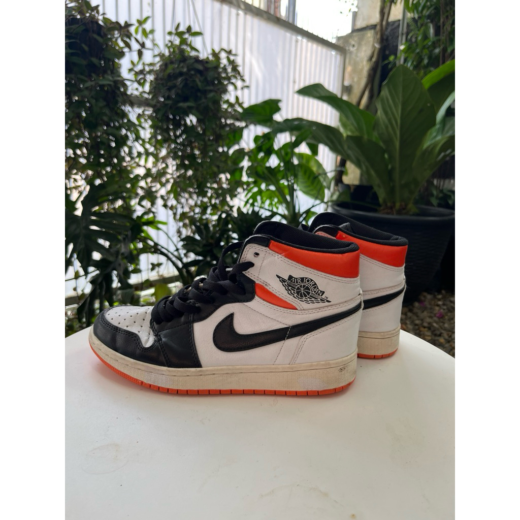 Nike Jordan 1 Retro High Electro Orange Size 40 25 Cm